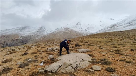雪山底下采样