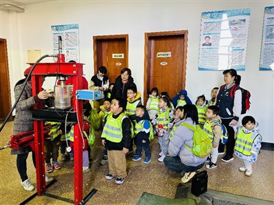 D:\carben\观象台\2024年科普活动\线下活动\312酷豆幼儿园参观\微信图片_20240312141405.jpg
